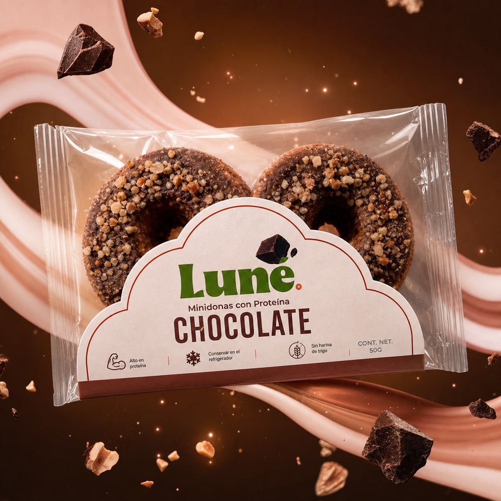 Bolsa de chocolate Luné entre trozos de chocolate
